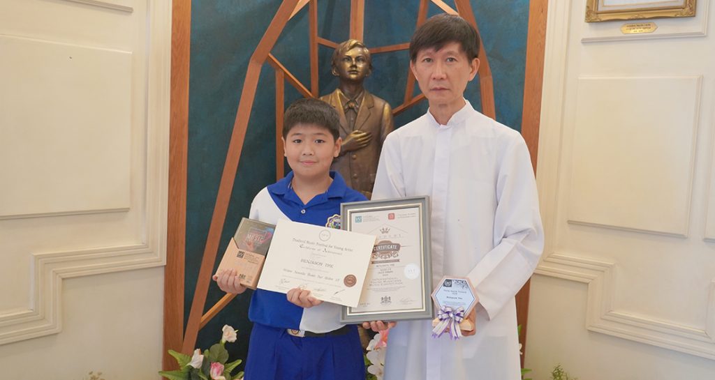 โล่รองชนะเลิศอันดับ 1 Jazz Drums