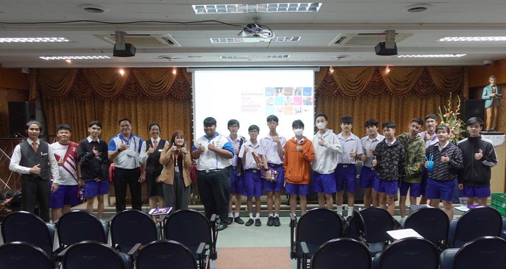 ม.6 โรงเรียนเซนต์ดอมินิกรับฟังแนะแนวการศึกษาต่อวิทยาลัยดุสิตธานี