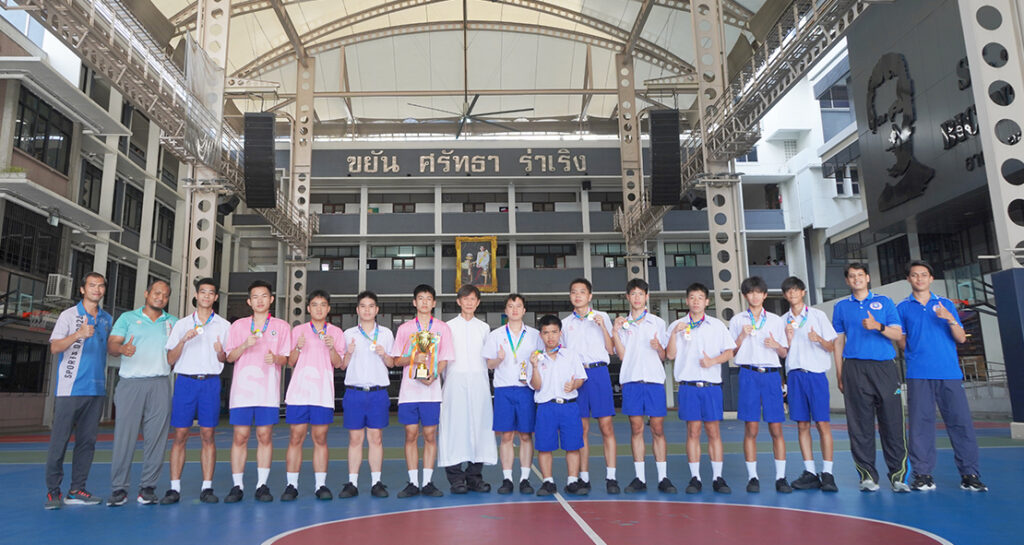 รองชนะเลิศอันดับ 1 ฟุตบอล รุ่น 17 ปี