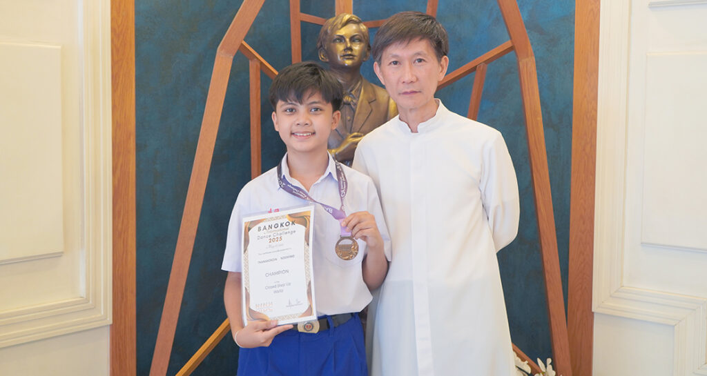 รางวัล Champion in the Closed Step up Waltz