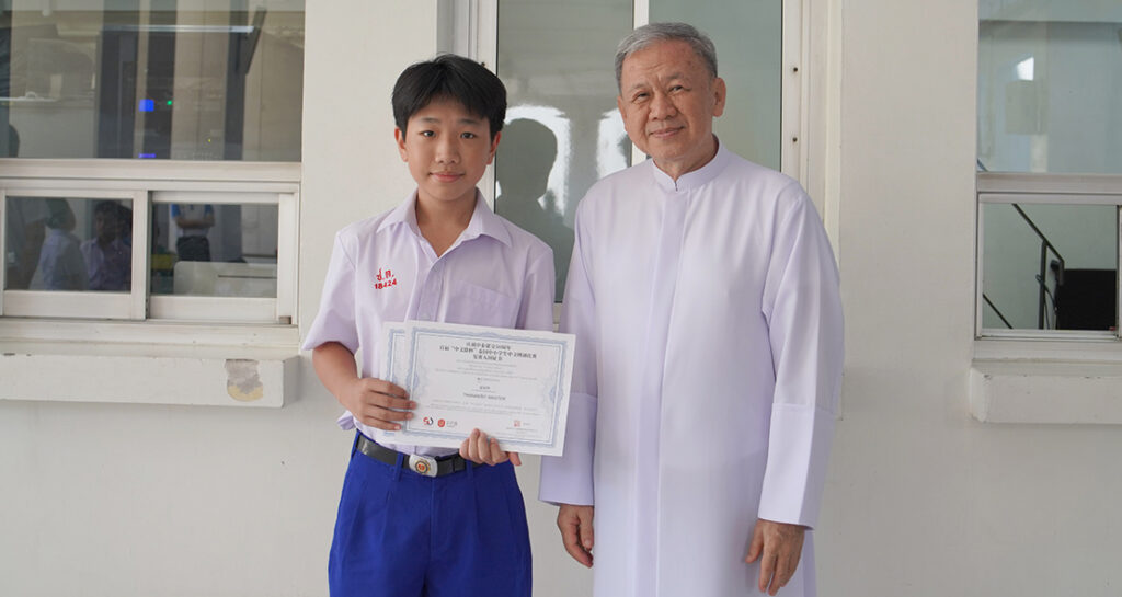 เข้ารอบรองชนะเลิศอ่านบทประพันธ์จีน