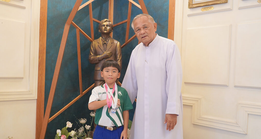 2 เหรียญเงินว่ายน้ำ