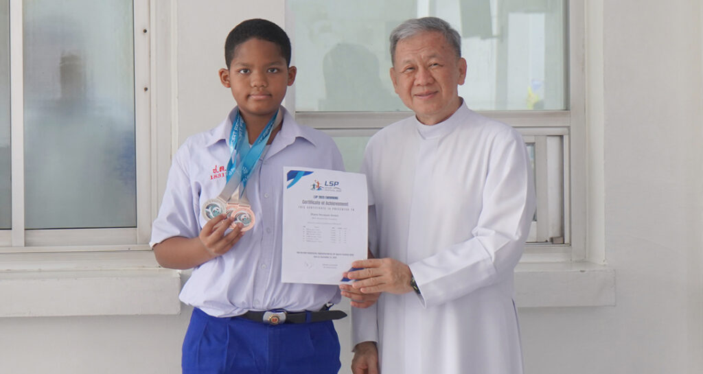 3 เหรียญว่ายน้ำ รุ่น 11 ปี