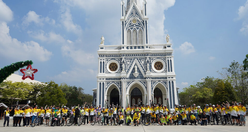 ฝ่ายอภิบาลโรงเรียนเซนต์ดอมินิก ร่วมจัดกิจกรรม “ปั่นปันสุขกับน้องผู้พิการทางการเห็น” รำลึกในหลวงรัชกาลที่ 9 และก้าวสู่ 100 ปีซาเลเซียนไทย