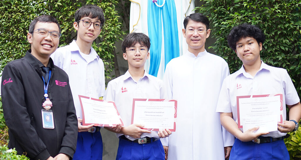 รองชนะเลิศอันดับ 2 ตอบปัญหาวิทยาศาสตร์ ม.ต้น