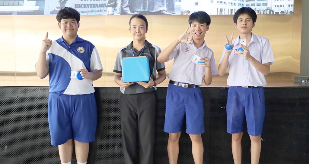 จับสลากหมายเลขผู้สมัครประธานและคณะกรรมการนักเรียน 2569