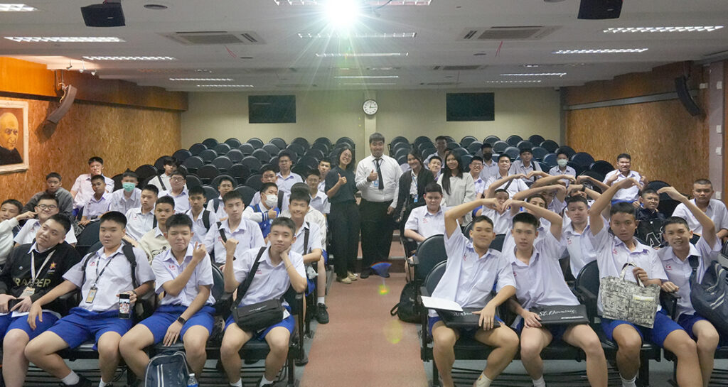 ม.4 รับฟังโครงการแลกเปลี่ยนภาษาและวัฒนธรรมโดย Bigbox Education