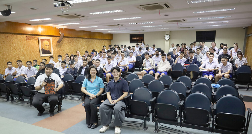 ม.6 รับฟังแนะแนวหลักสูตรคณะสถาปัตย์ฯ มจธ.