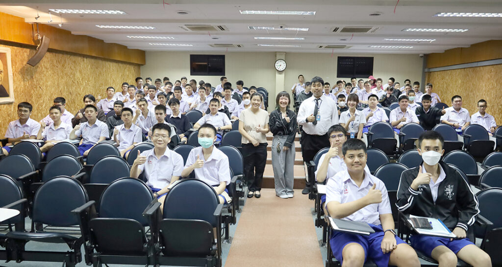ม.5 รับฟังโครงการศึกษาต่อต่างประเทศโดย Bigbox Education