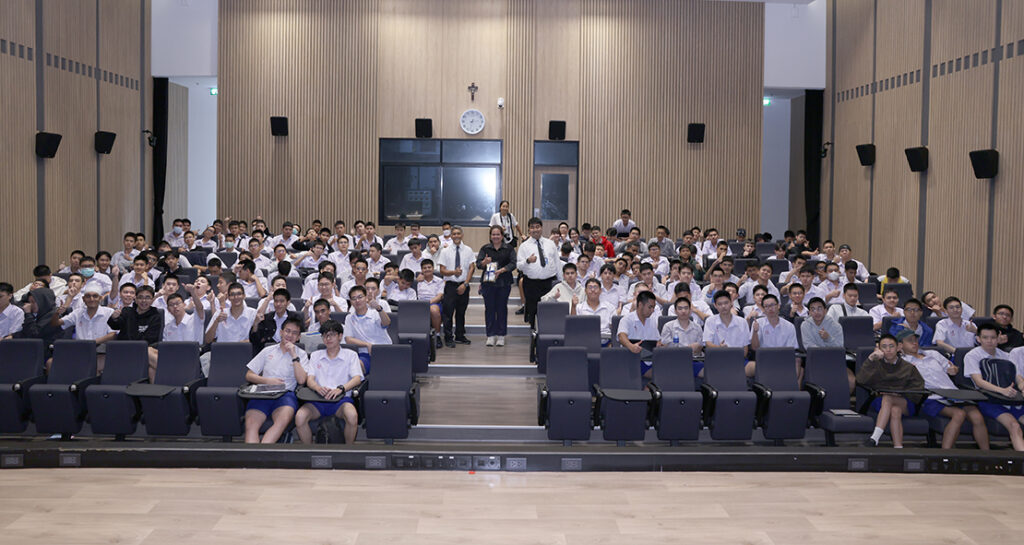 ม.5-ม.6 รับการอบรม “การจัดทำแฟ้มสะสมผลงาน” โดยวิทยาลัยนวัตกรรมสื่อสารสังคม มศว