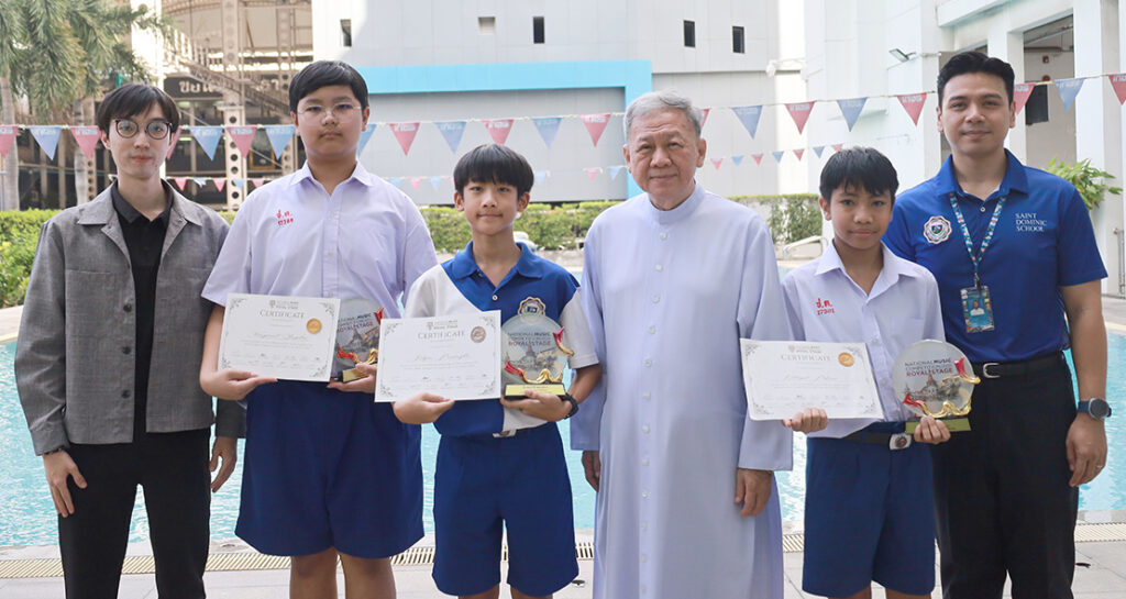 คว้ารางวัลประกวดดนตรีและได้รับเลือกแสดง Gala Awards Concert