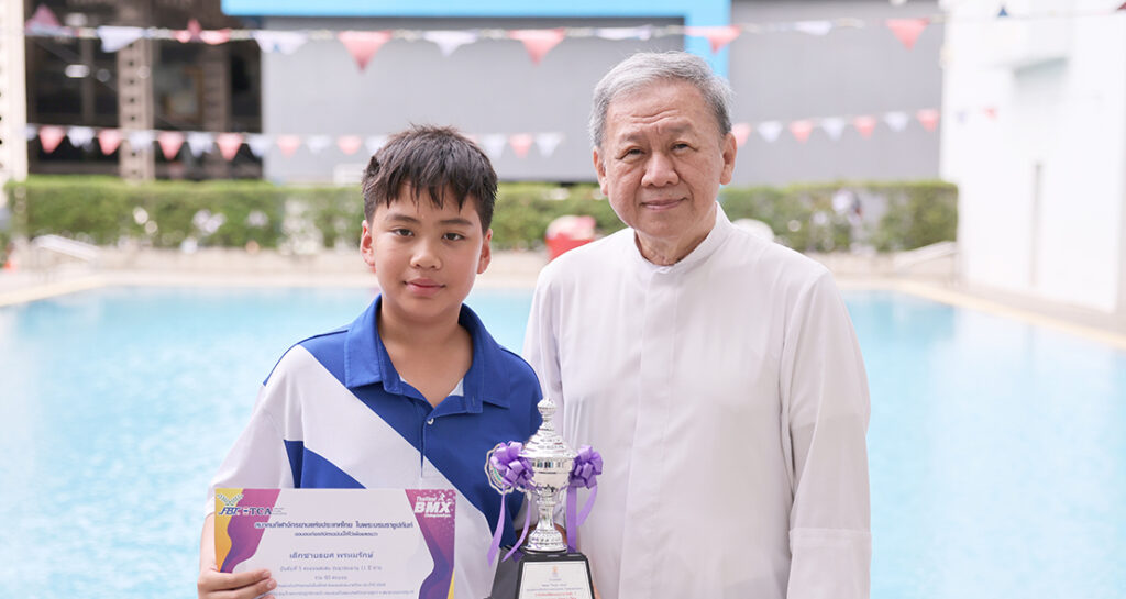 ถ้วยรางวัล BMX Racing