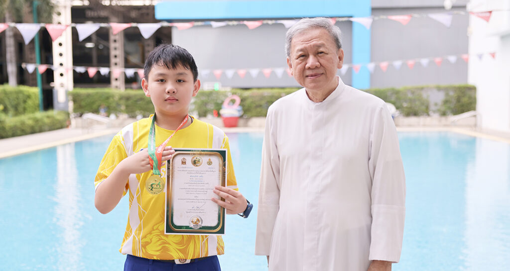 รองชนะเลิศอันดับ 3 หุ่นยนต์ซูโม่บังคับมือ