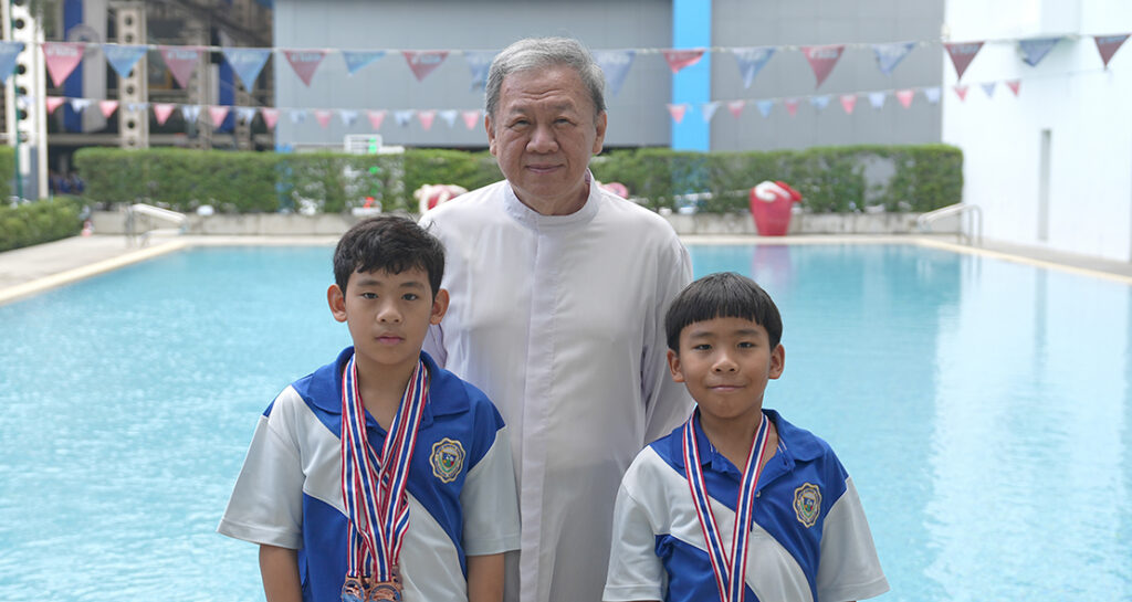 เหรียญเงินว่ายน้ำ