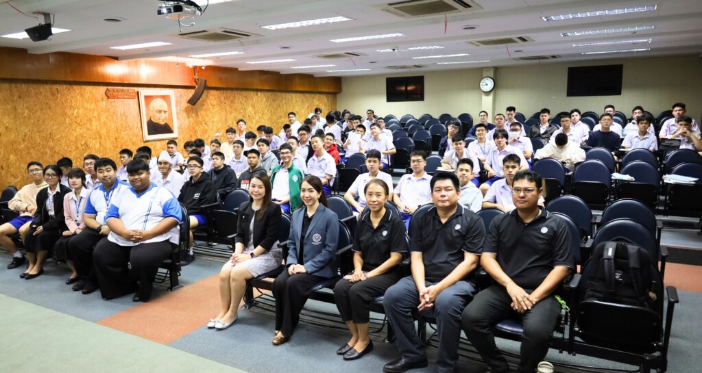 ม.6 รับฟังแนะแนวคณะวัฒนธรรมสิ่งแวดล้อมฯ มศว